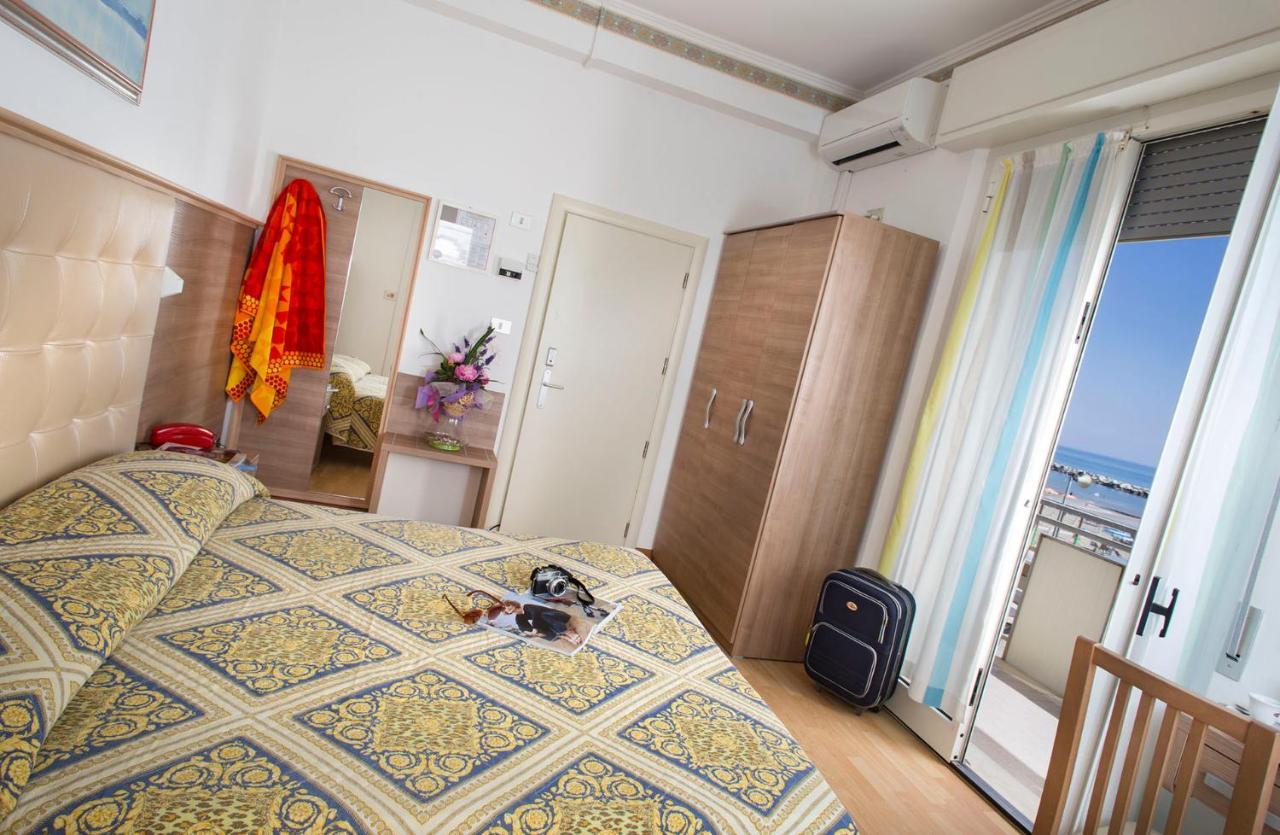 Hotel Titanus Bellaria-Igea Marina Zewnętrze zdjęcie